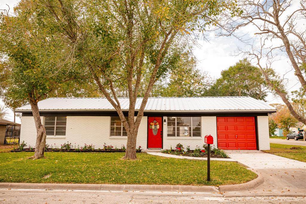 1209 Higgins Street - Photo 1