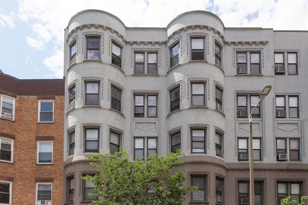 66 Westland Avenue - Photo 1