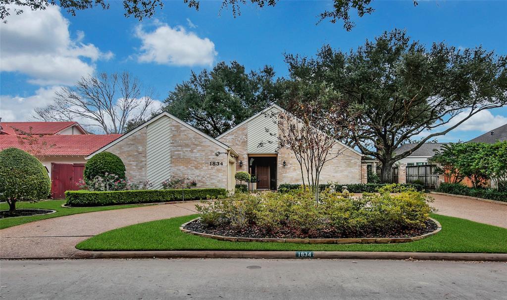 1834 Country Club Boulevard - Photo 1