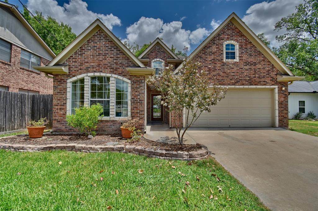 205 Hunt - Photo 1