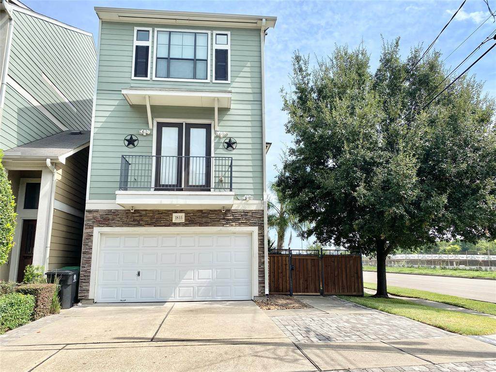 1833 Rosalie Street - Photo 1