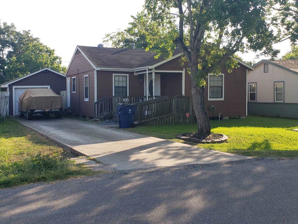 822 Avenue C - Photo 1