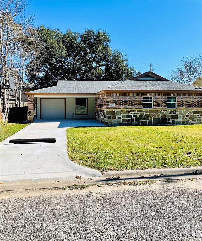 1098 Woods Drive - Photo 1