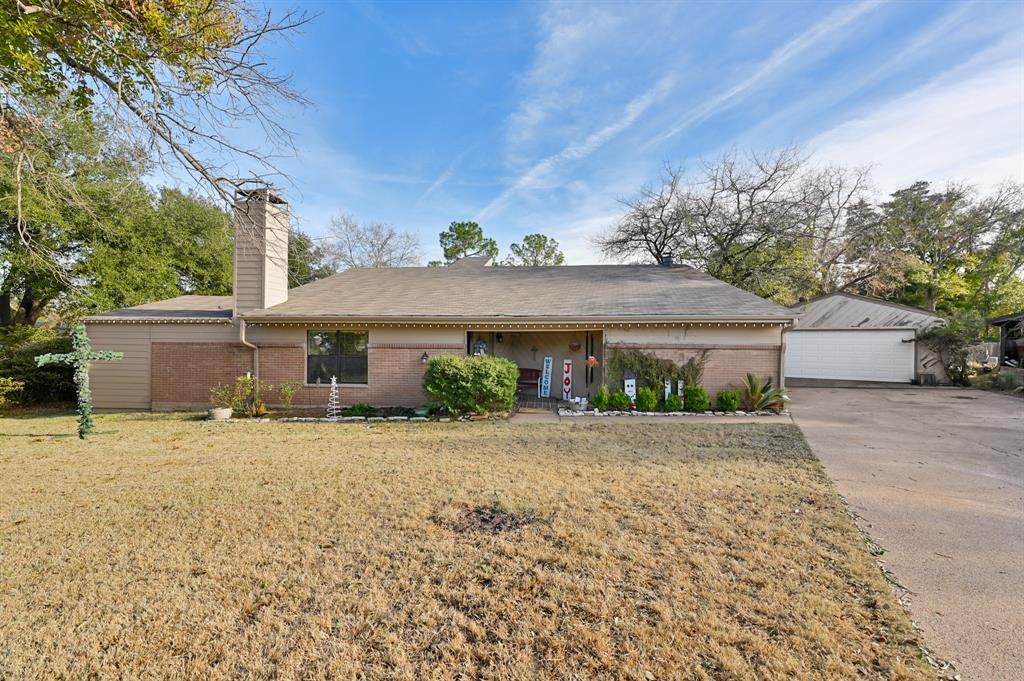 2502 Briarwood Circle - Photo 1