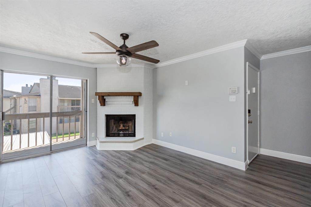 3919 Fairmont Parkway - Photo 1