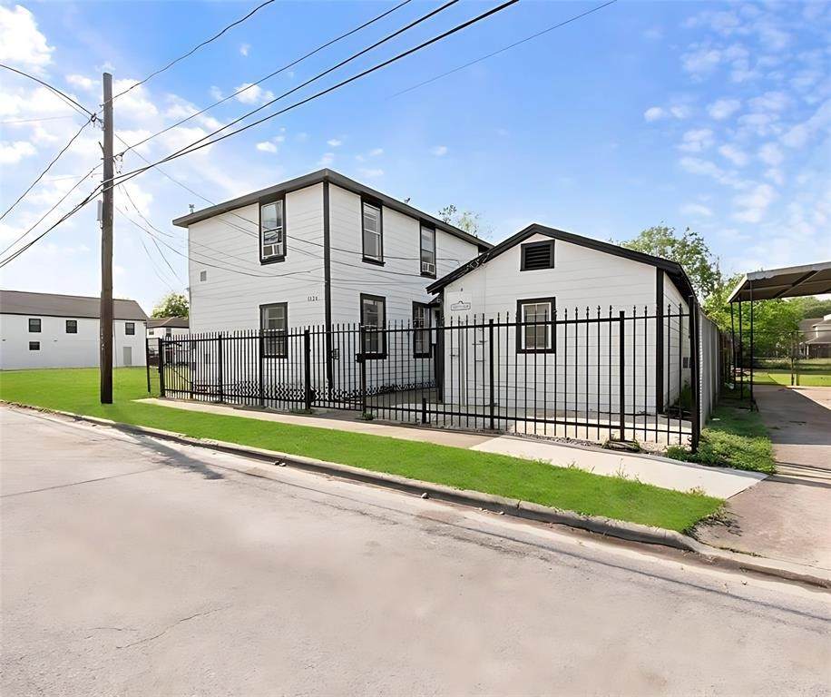 3126 Webster St - Photo 1