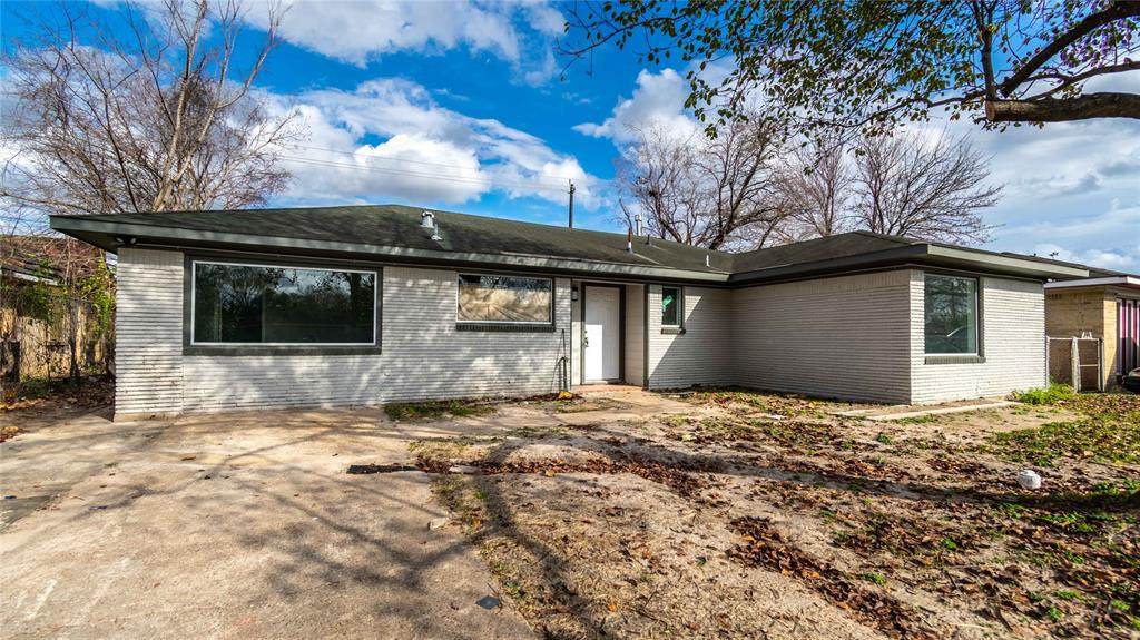615 Delz Street - Photo 1