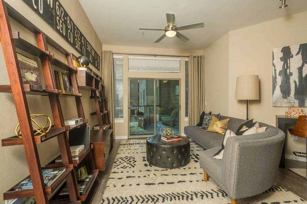 70 Briar Hollow Lane - Photo 1
