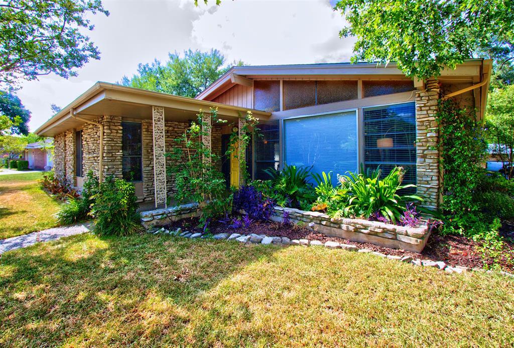402 Zephyr Drive - Photo 1