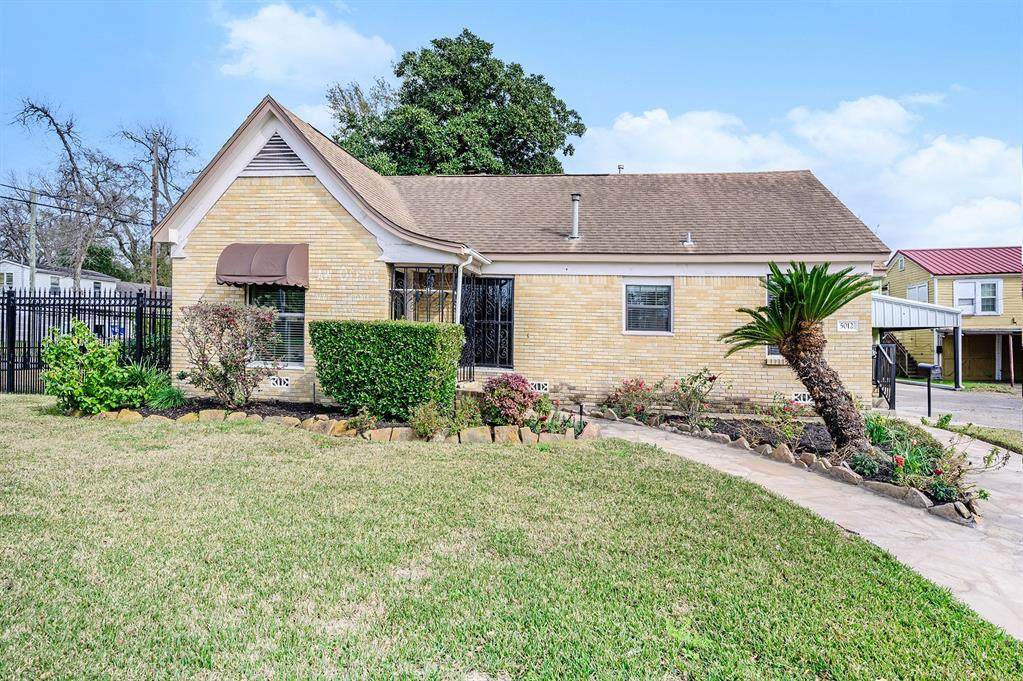 5012 Irvington Boulevard - Photo 1