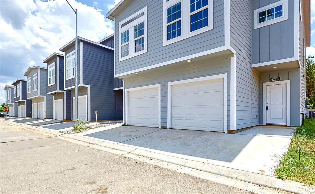 18809 Luminescent Lane - Photo 1