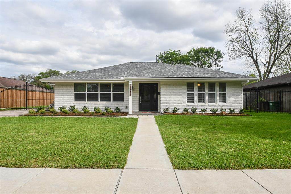 11007 Cedarhurst Drive - Photo 1