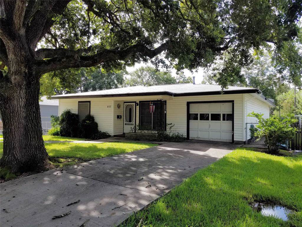 817 Temple Circle - Photo 1