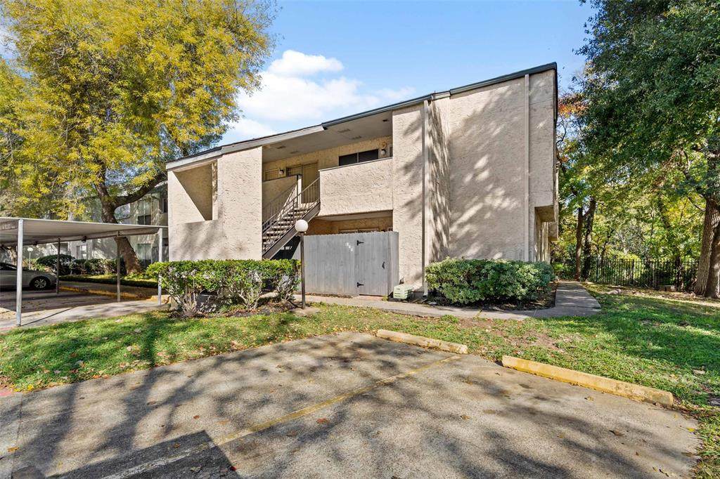 7313 Gulf Freeway - Photo 1
