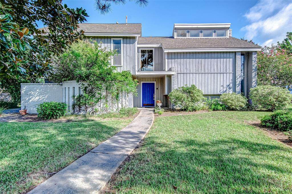 8903 Pine Shores Drive - Photo 1