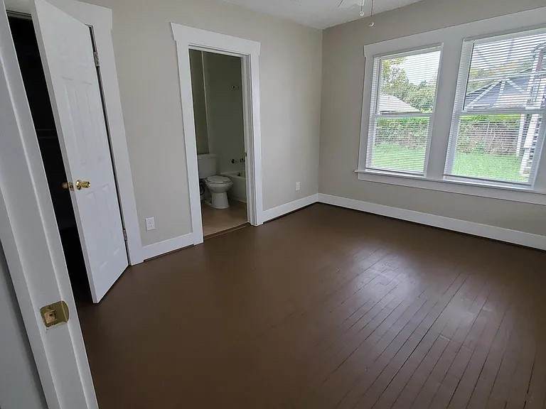 804 Louise St - Photo 1