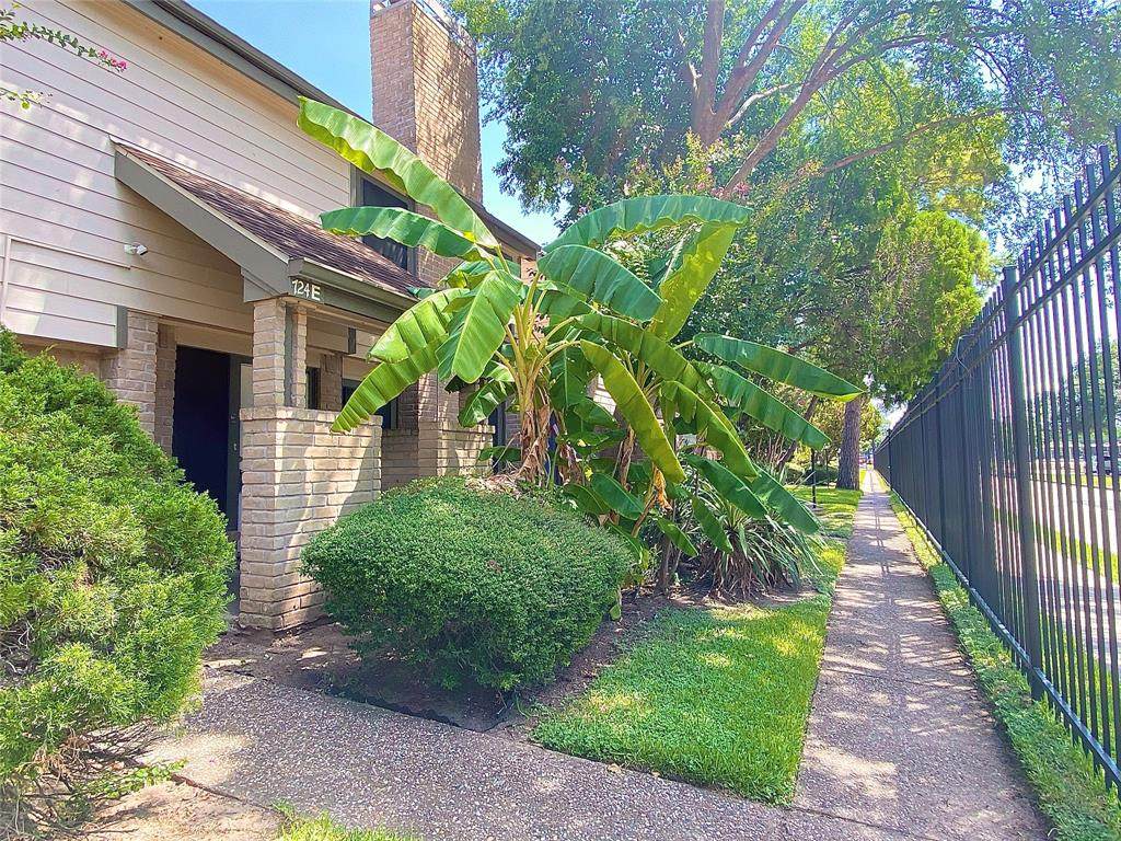 724 Country Place Drive - Photo 1
