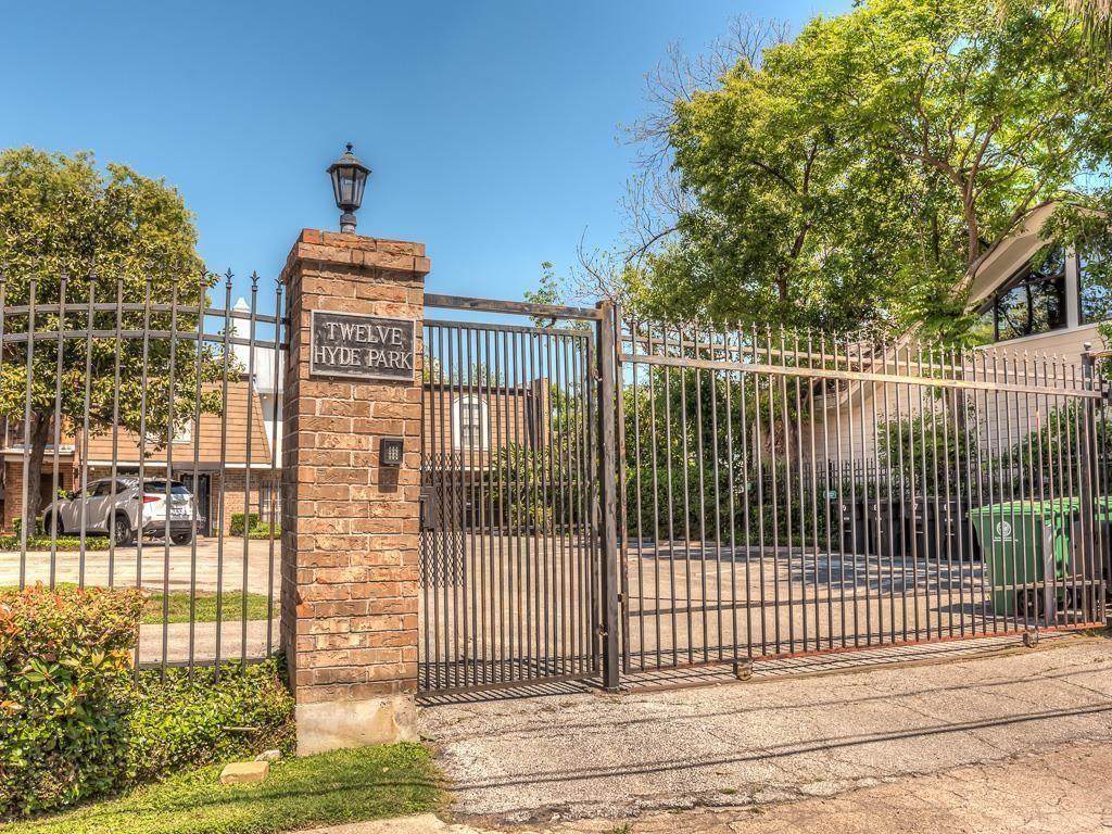 12 Hyde Park Boulevard - Photo 1