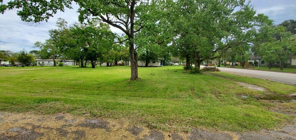 0 Avenue A - Photo 1