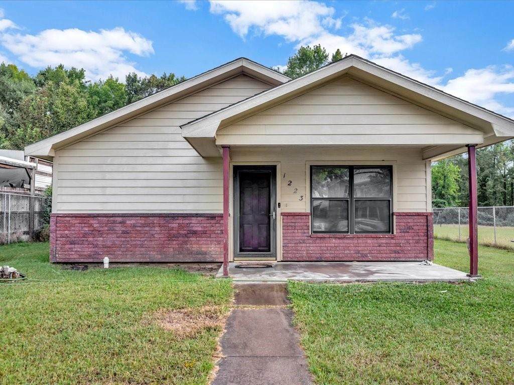 1223 Houston Street - Photo 1
