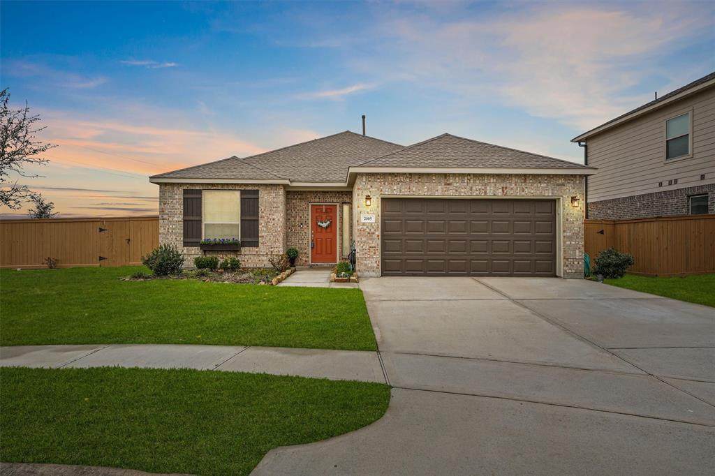 2105 White Cove Drive - Photo 1