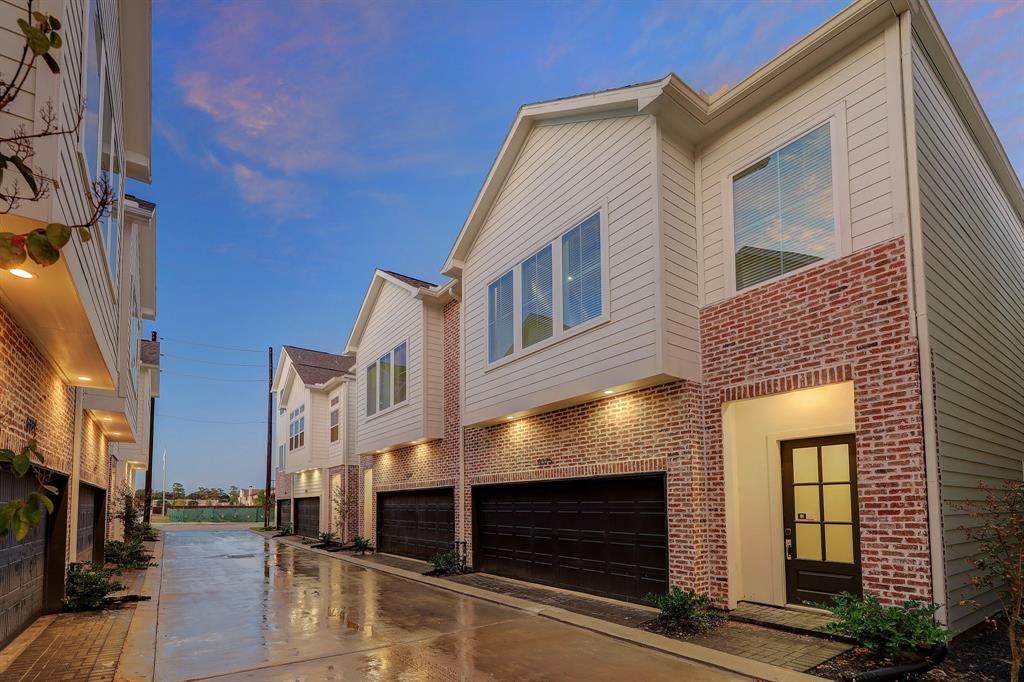 736 Carriage Knolls Drive - Photo 1