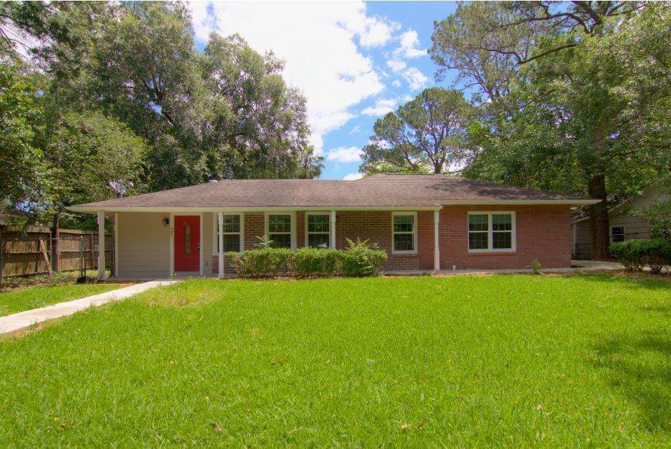 406 Wakefield Drive - Photo 1