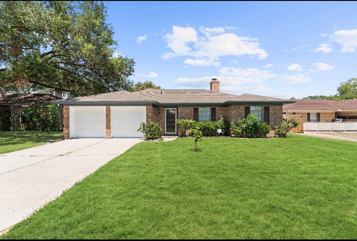 815 Pebbleshire Drive - Photo 1