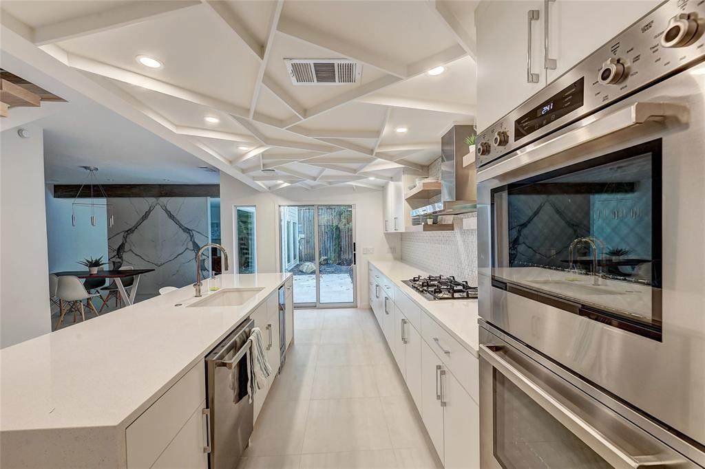 1327 Castle Ct Court - Photo 1