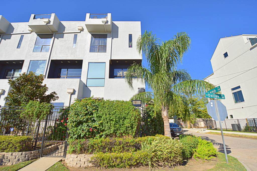 1302 Dallas Street - Photo 1