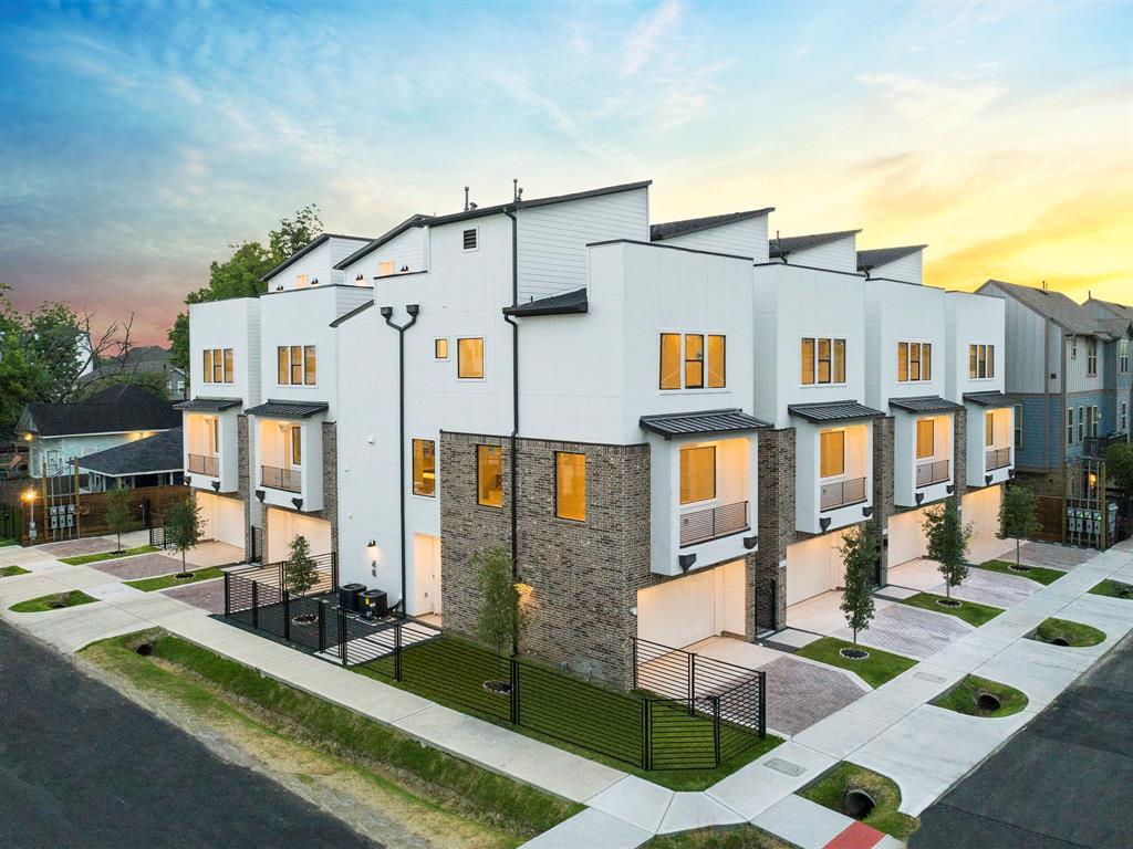 1207 Thompson Street - Photo 1