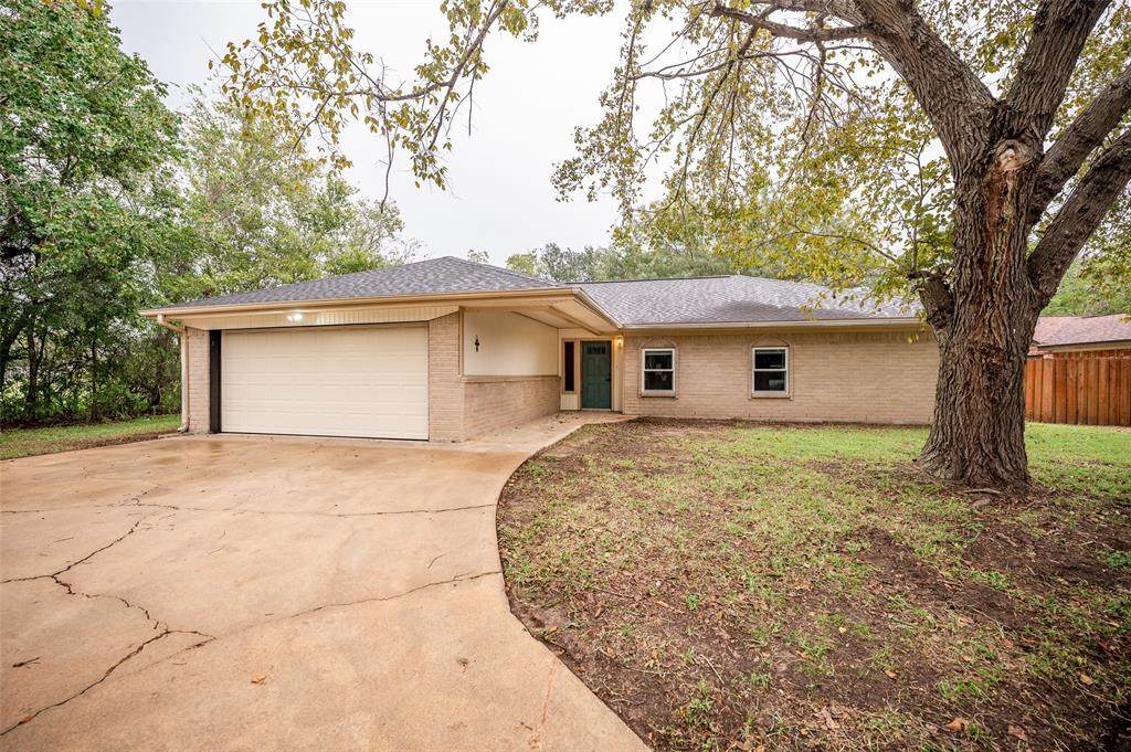 8 Holly Lane - Photo 1