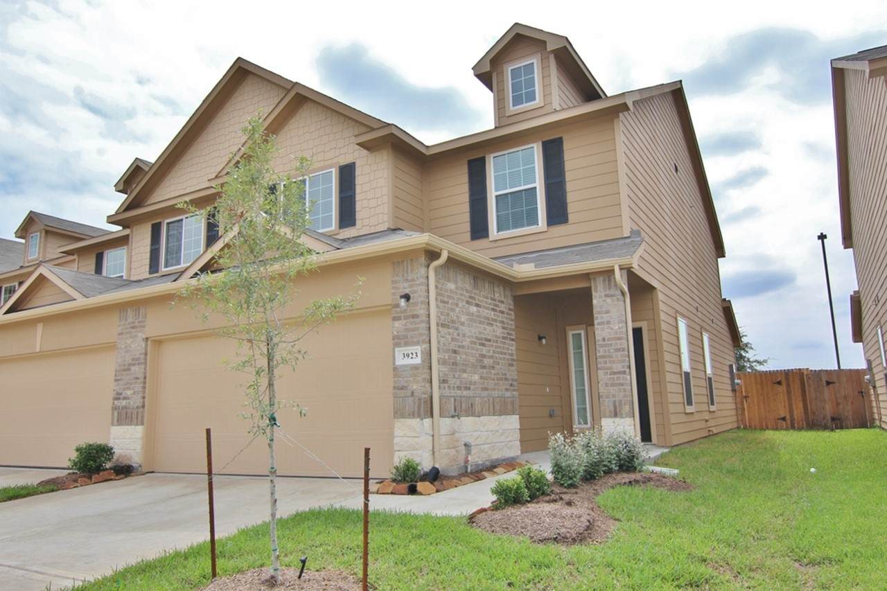 3923 Lexington Manor Court - Photo 1