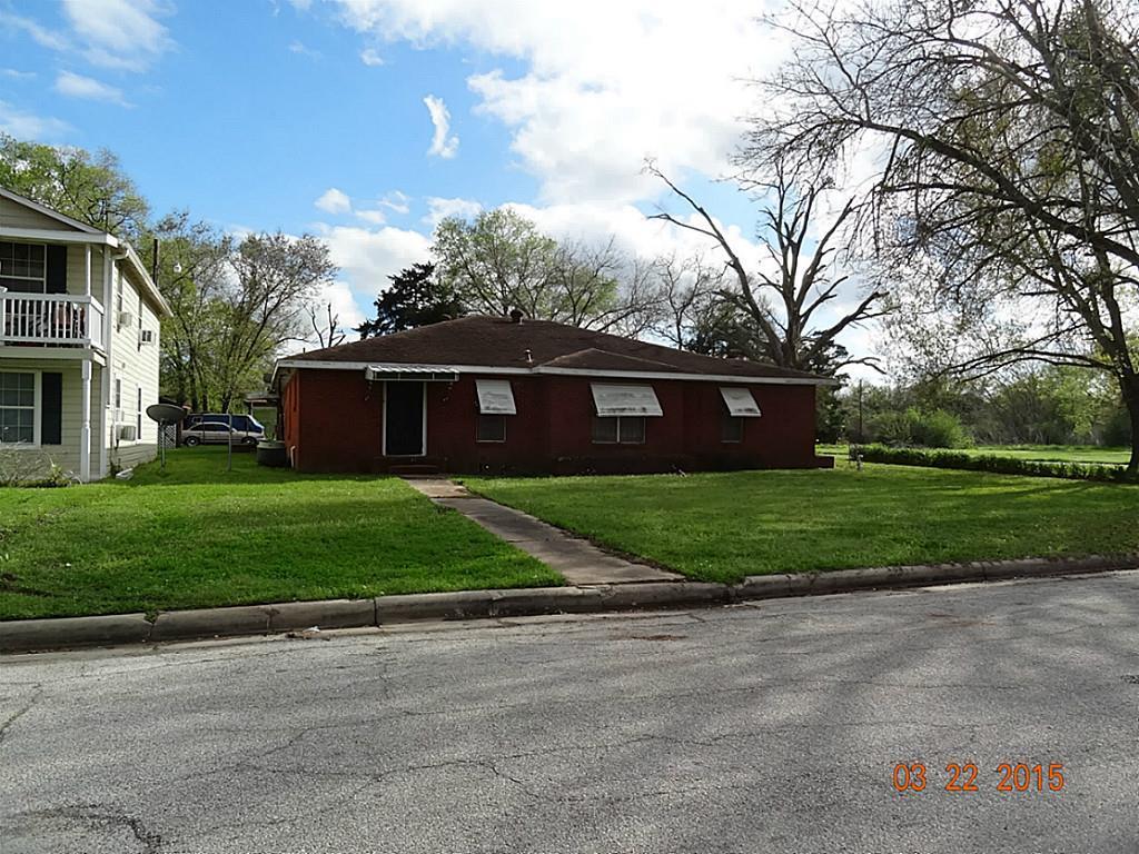 1106 5th Street - Photo 1