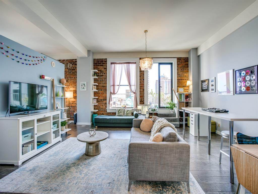 915 Franklin Street - Photo 1