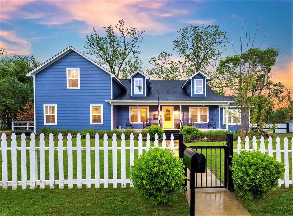 706 Caroline Street - Photo 1