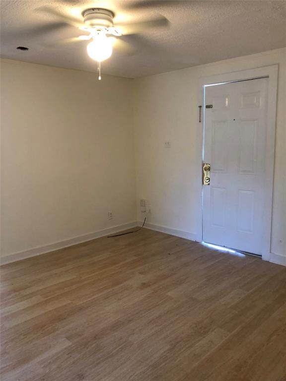 902 Thomas Avenue - Photo 1