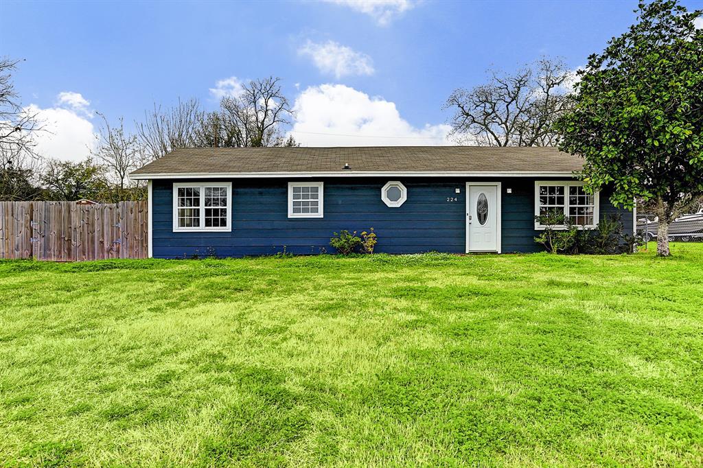 224 Maple Dr - Photo 1
