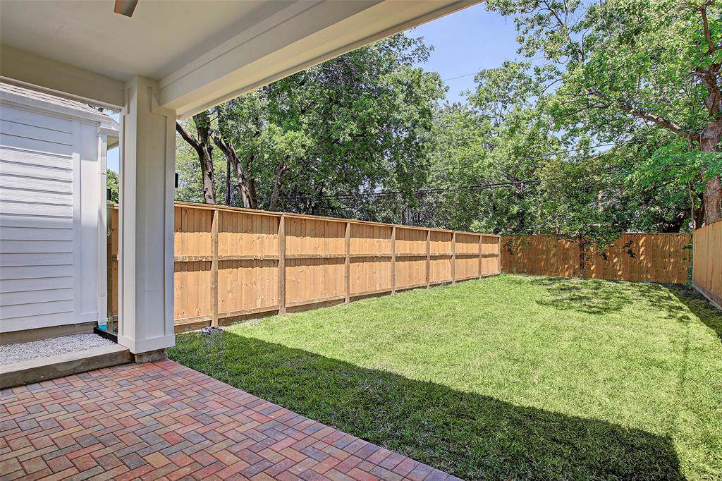 611 26 TH Street - Photo 1