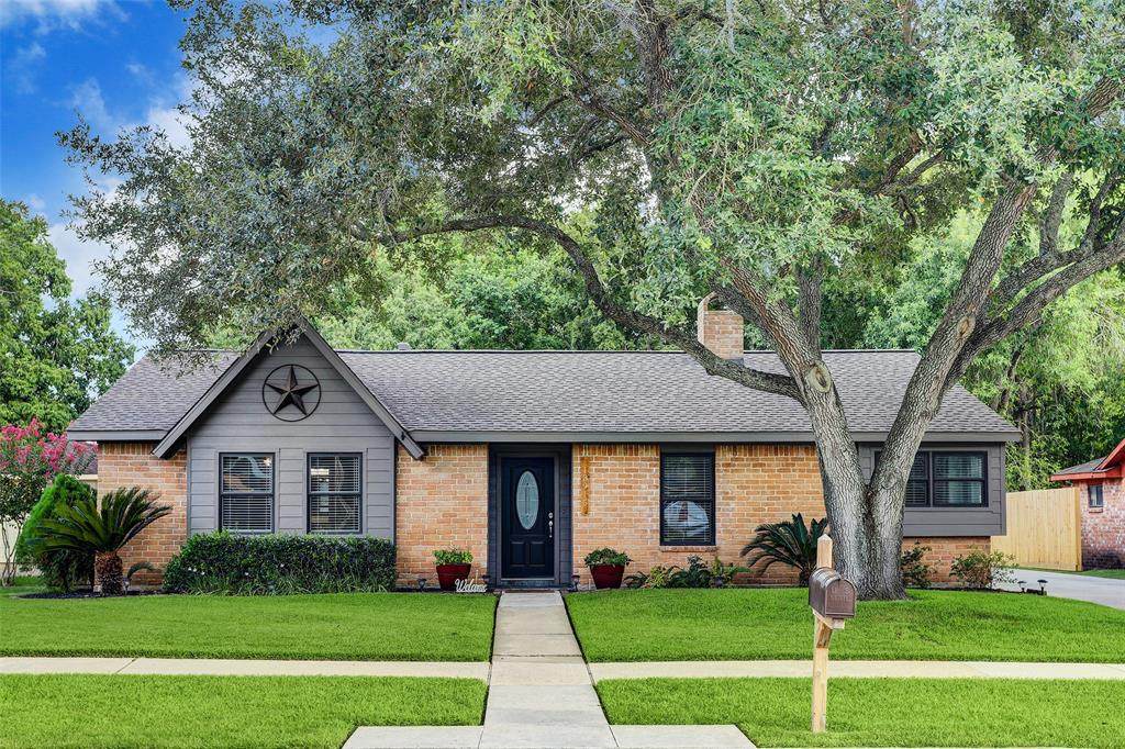 13915 Vinehill Drive - Photo 1