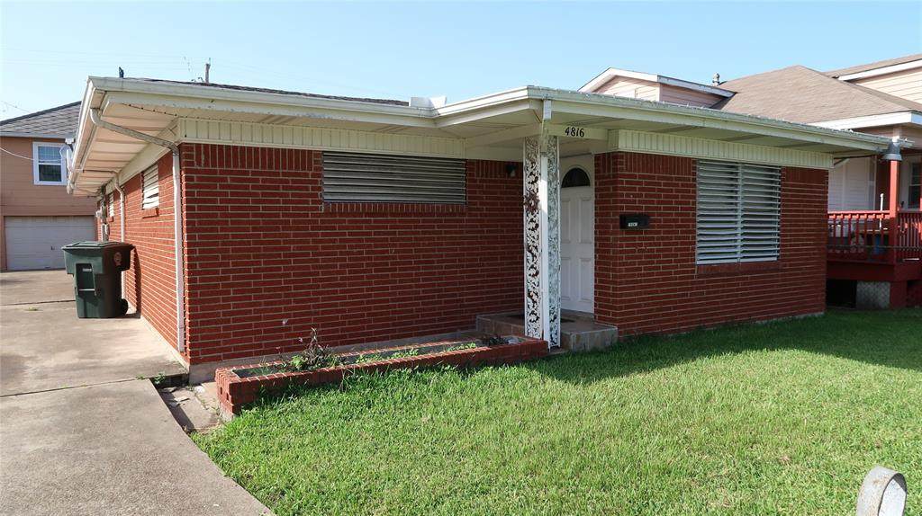 4816 Avenue K - Photo 1