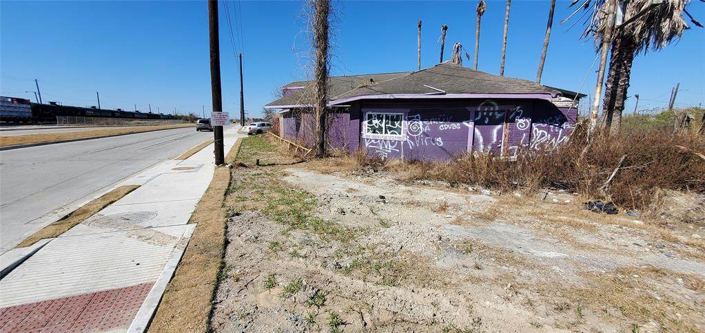 7923 Clinton Drive - Photo 1