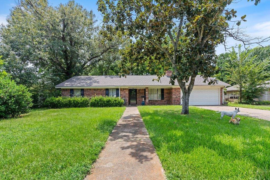 1403 Sanders - Photo 1