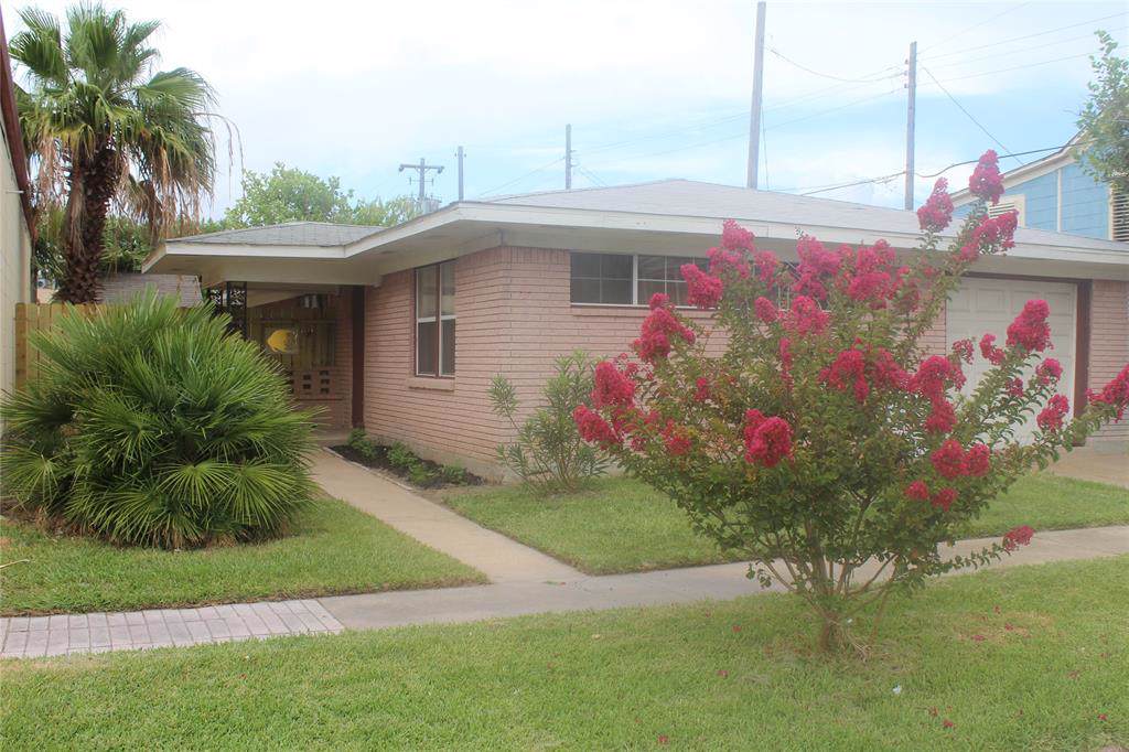 915 9th Street - Photo 1