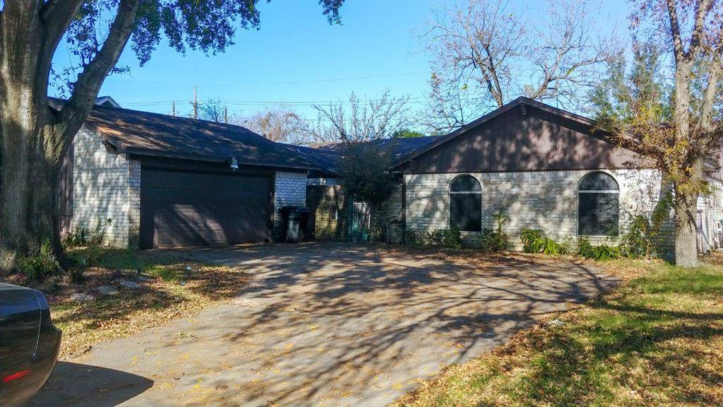 5606 Arncliffe Drive - Photo 1