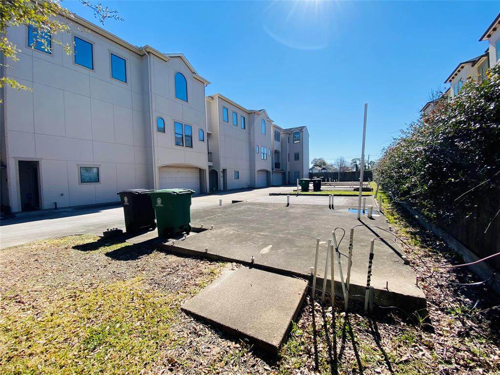 1120 D 24th Street - Photo 1