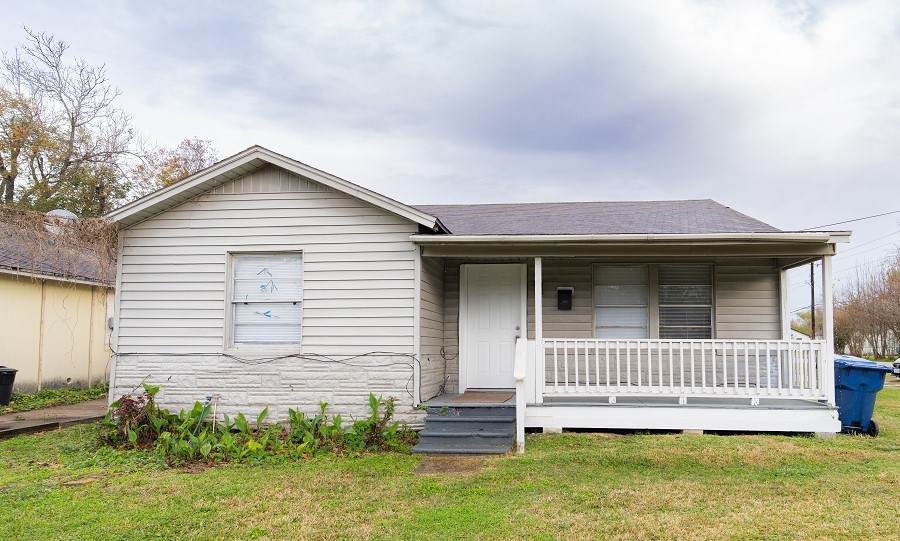 202 25th St N - Photo 1