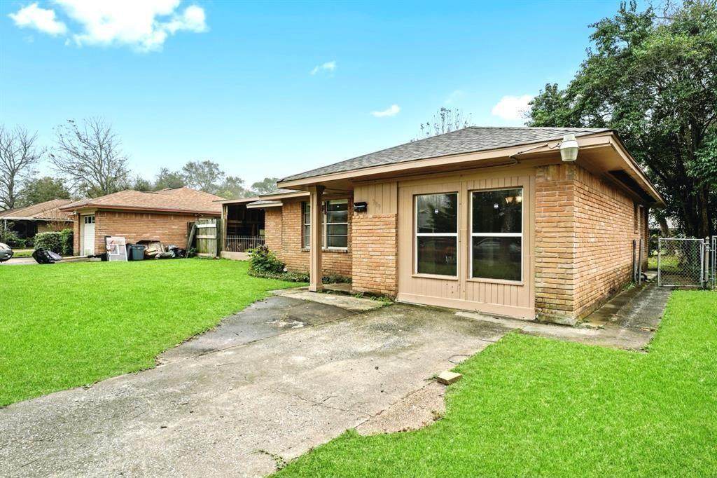 309 Chandler Drive - Photo 1