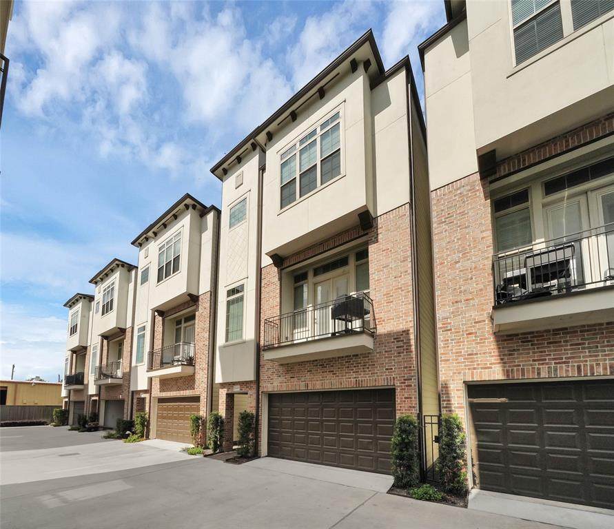 1040 26th Street - Photo 1