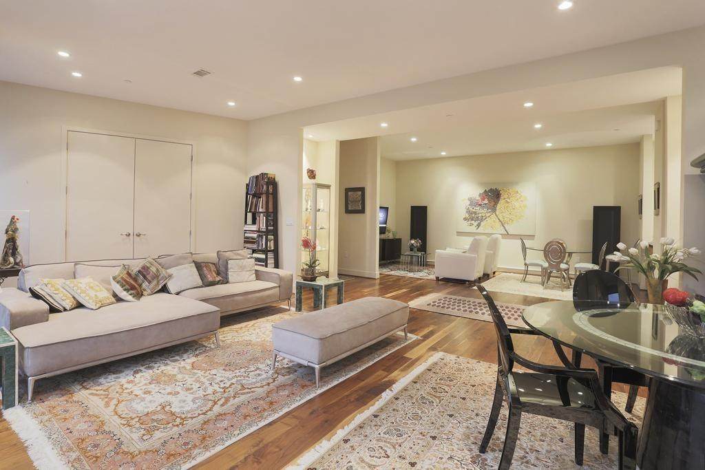 1600 Post Oak Boulevard - Photo 1